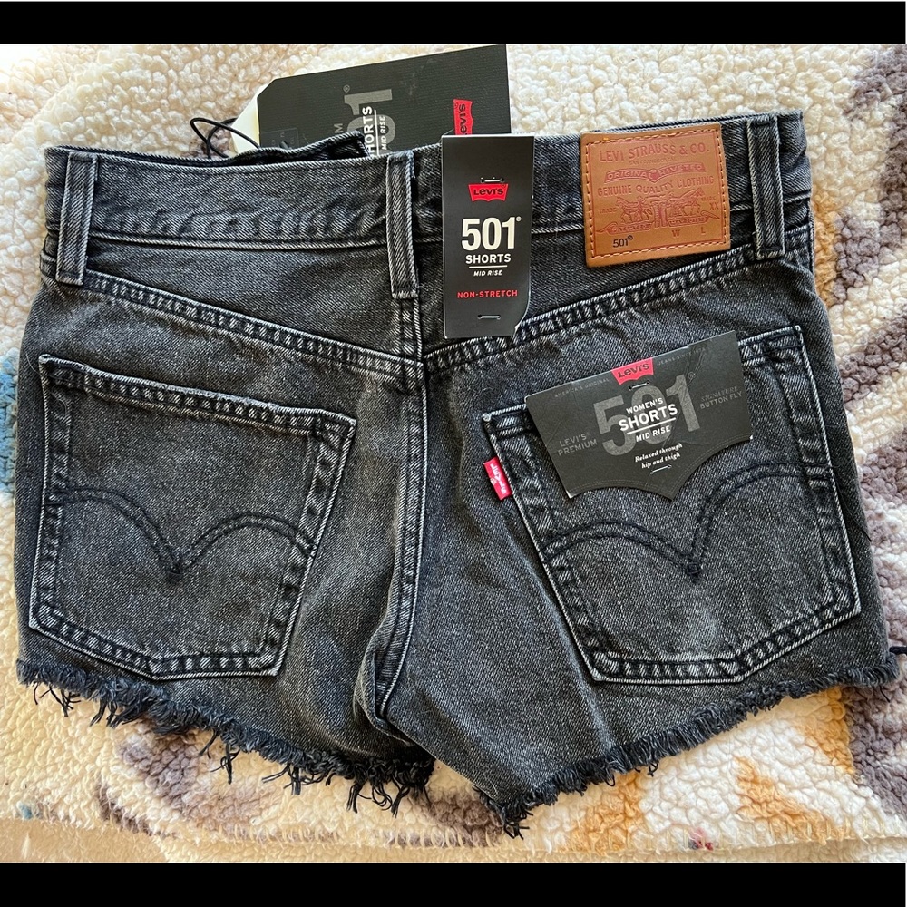 Levi’s 501 mid rise shorts NWT